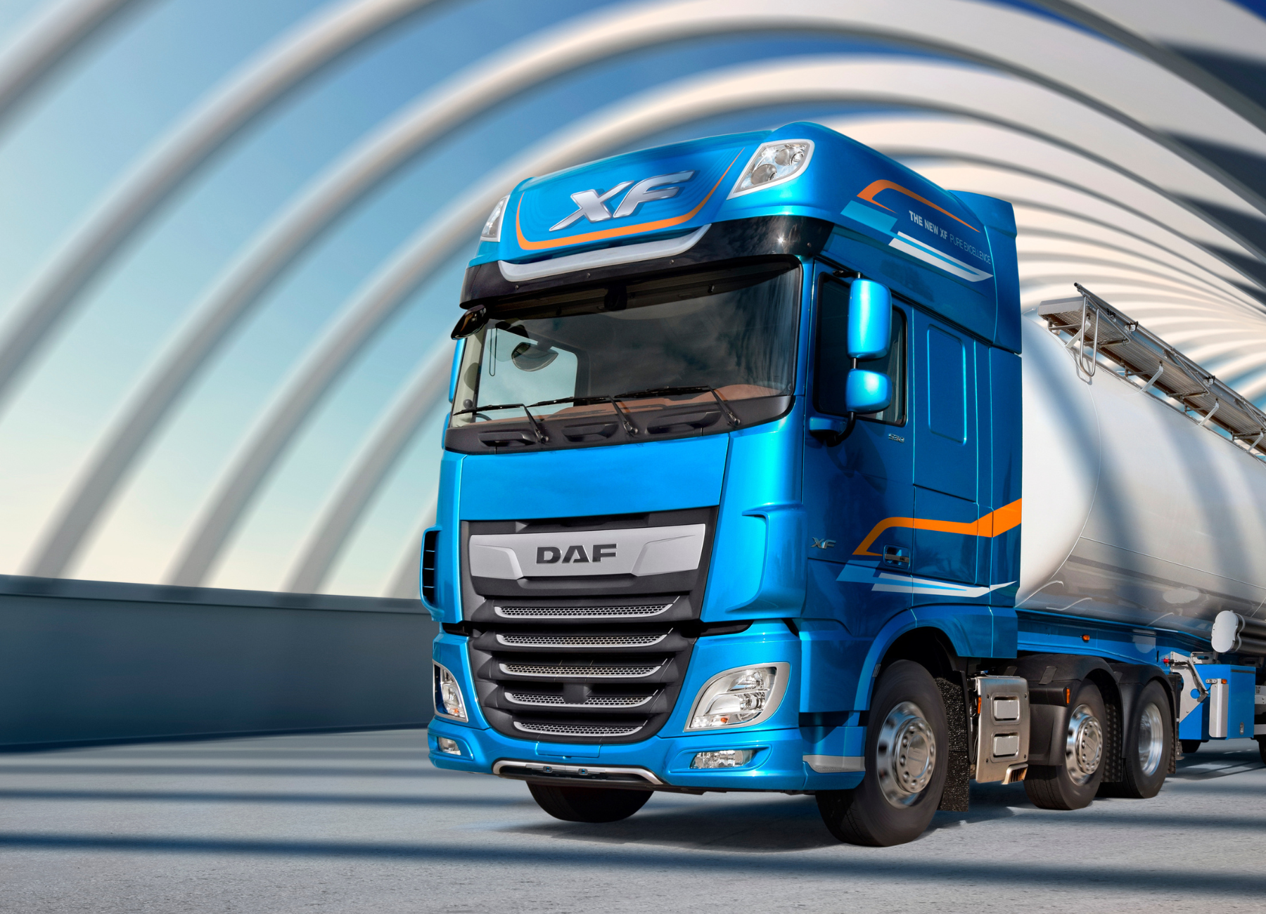 Camión DAF XF en entorno urbano