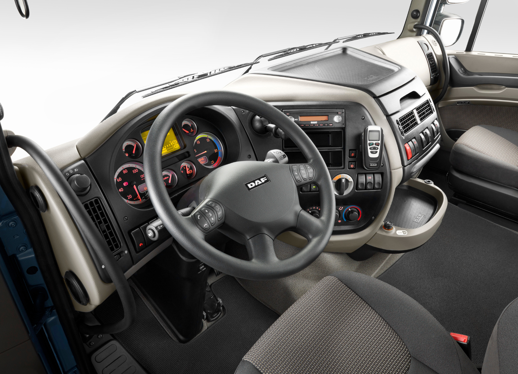 Camión DAF XF en entorno interior