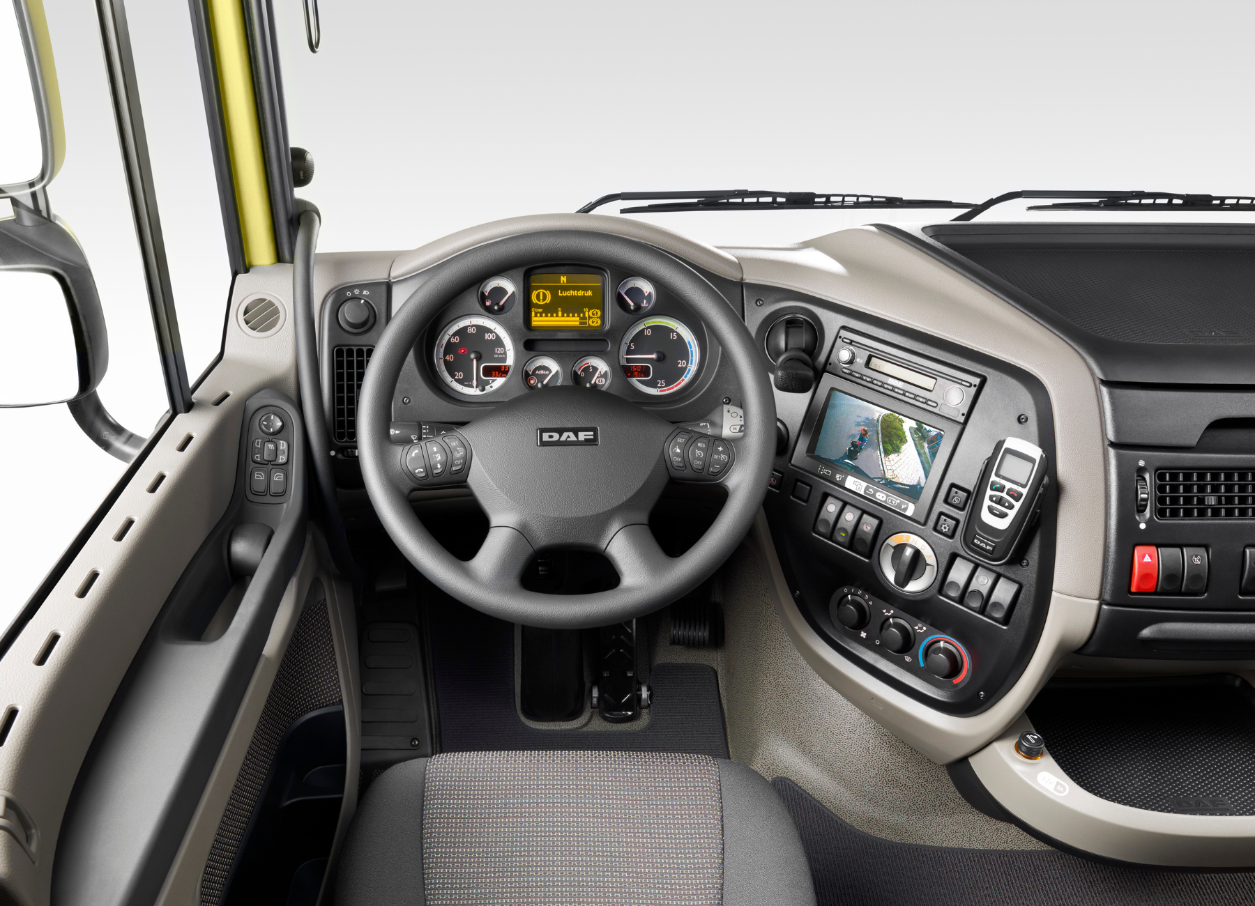 Camión DAF XF en entorno interior