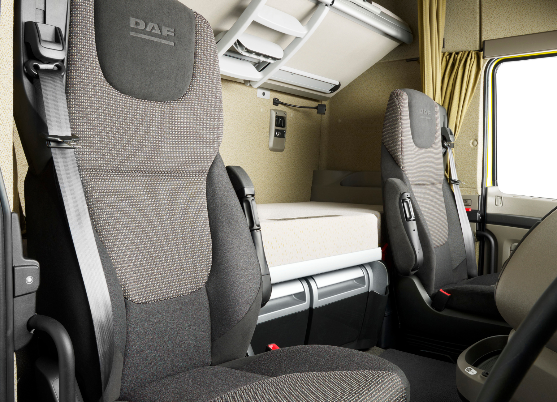 Camión DAF XF en entorno interior